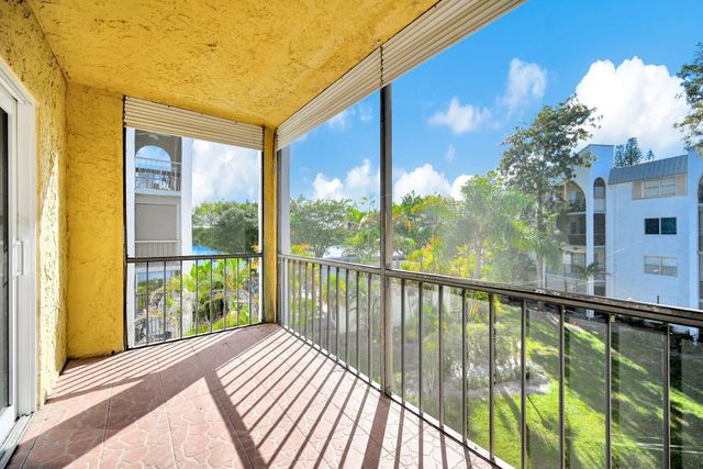 3360 Spanish Moss Ter 311, Lauderhill, FL 33319