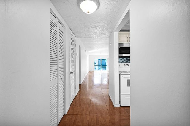 3360 Spanish Moss Ter 311, Lauderhill, FL 33319