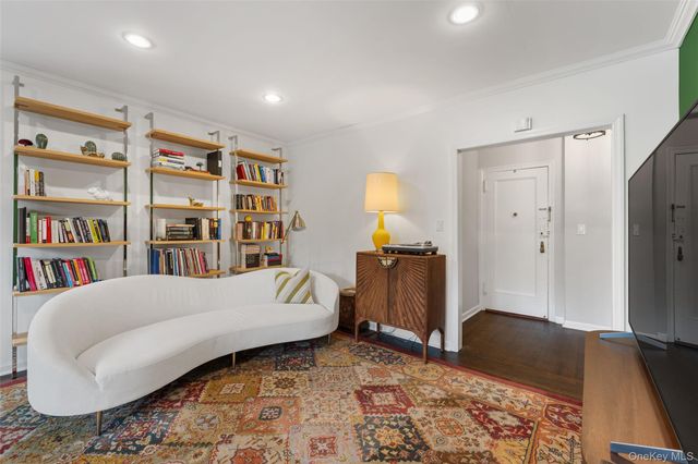 280 Bronxville 8B, Bronxville, NY 10708