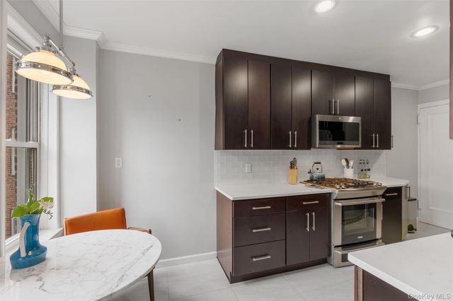 280 Bronxville 8B, Bronxville, NY 10708