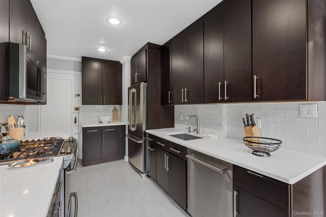 280 Bronxville 8B, Bronxville, NY 10708