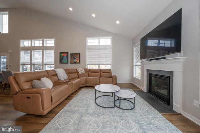 34 TAMARACK CIR, Eagleville, PA 19403