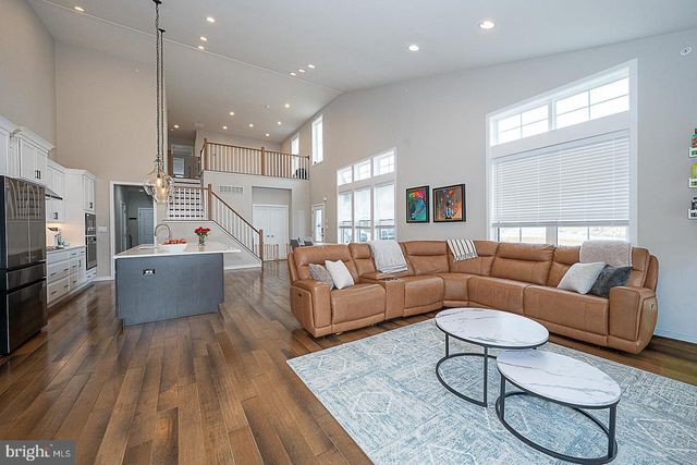 34 TAMARACK CIR, Eagleville, PA 19403