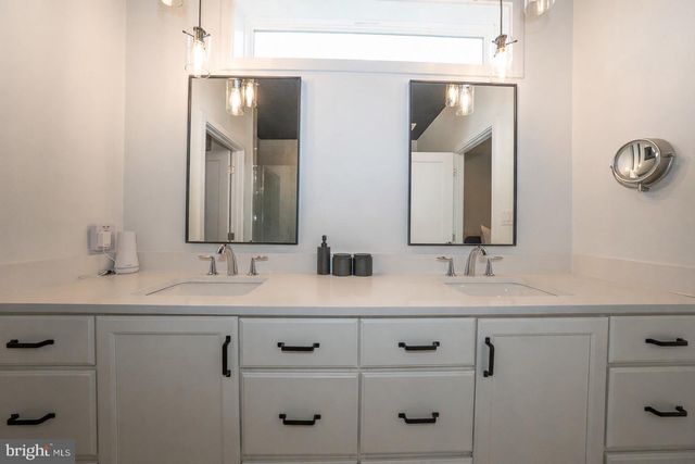 34 TAMARACK CIR, Eagleville, PA 19403