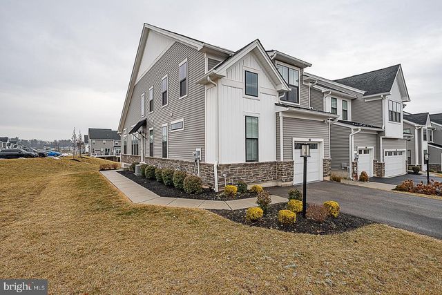 34 TAMARACK CIR, Eagleville, PA 19403