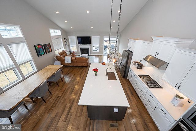 34 TAMARACK CIR, Eagleville, PA 19403