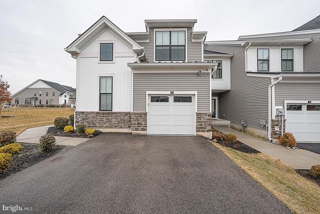 34 TAMARACK CIR, Eagleville, PA 19403