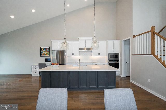 34 TAMARACK CIR, Eagleville, PA 19403