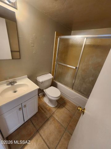 810 S Kolb Rd Unit 3, Tucson, AZ 85710