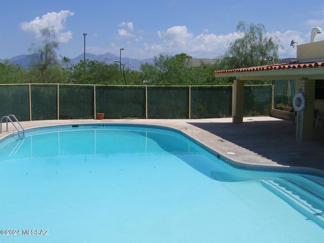 810 S Kolb Rd Unit 3, Tucson, AZ 85710