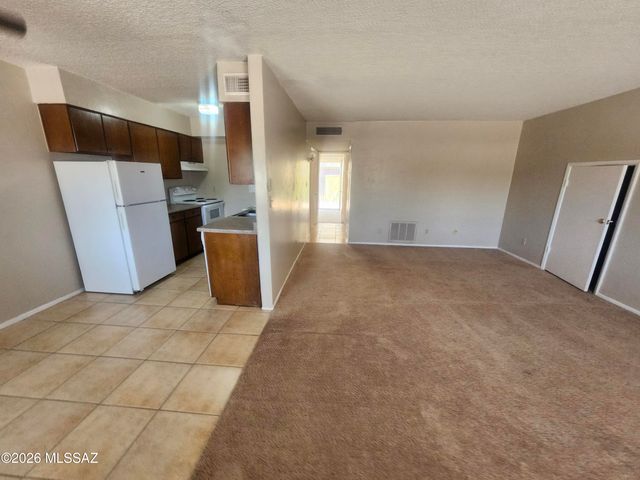 810 S Kolb Rd Unit 3, Tucson, AZ 85710