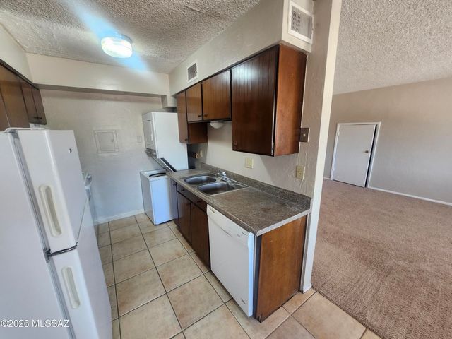 810 S Kolb Rd Unit 3, Tucson, AZ 85710