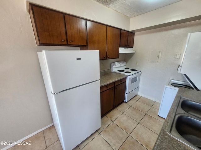 810 S Kolb Rd Unit 3, Tucson, AZ 85710