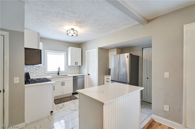 2111 Wascana Avenue, Lakewood, OH 44107
