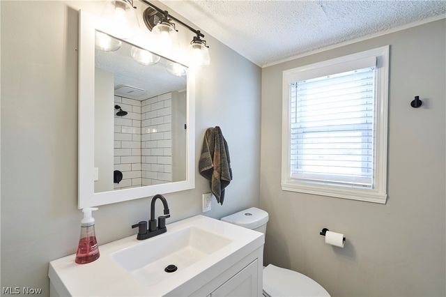 2111 Wascana Avenue, Lakewood, OH 44107