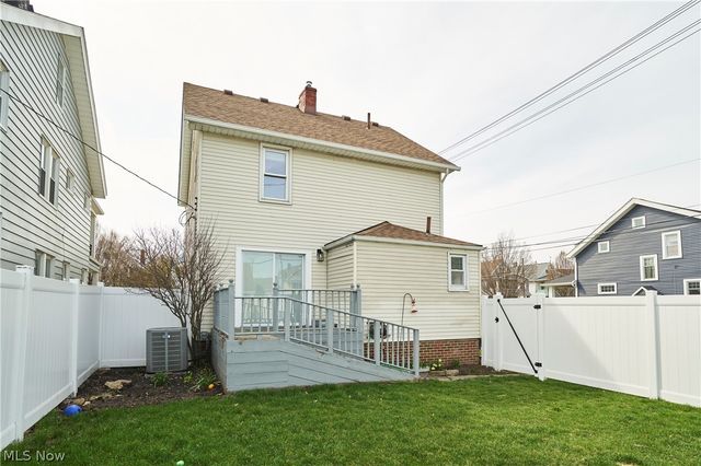 2111 Wascana Avenue, Lakewood, OH 44107