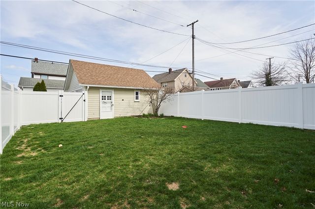 2111 Wascana Avenue, Lakewood, OH 44107