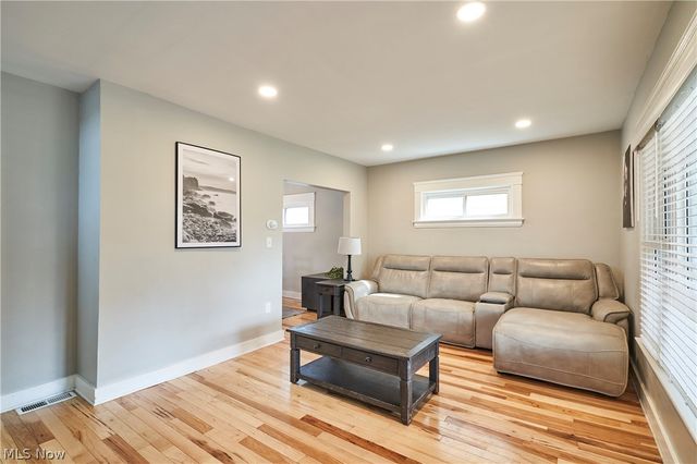 2111 Wascana Avenue, Lakewood, OH 44107