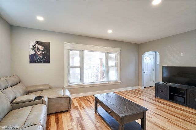2111 Wascana Avenue, Lakewood, OH 44107