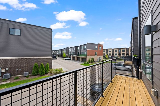 2325 Venture Drive, Schaumburg, IL 60173