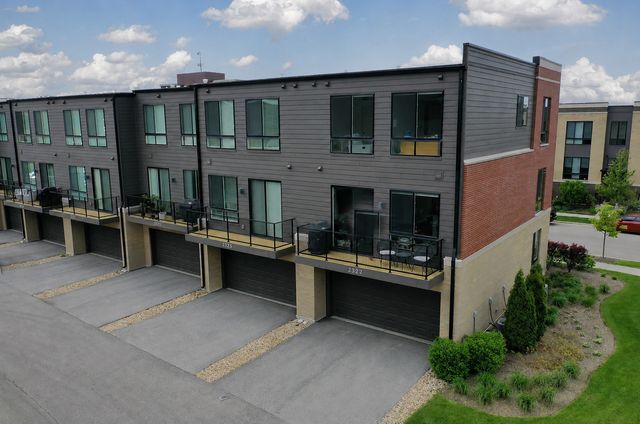 2325 Venture Drive, Schaumburg, IL 60173