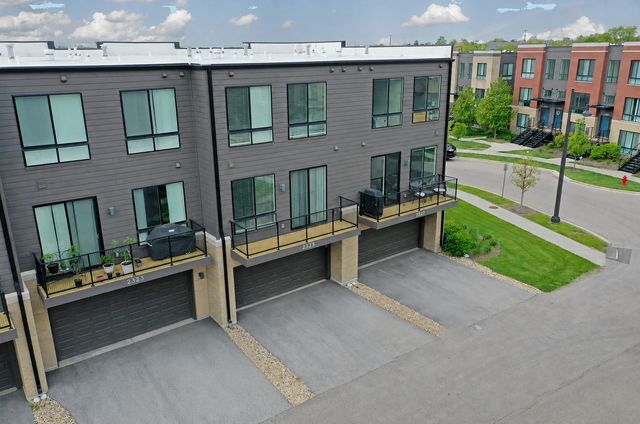 2325 Venture Drive, Schaumburg, IL 60173