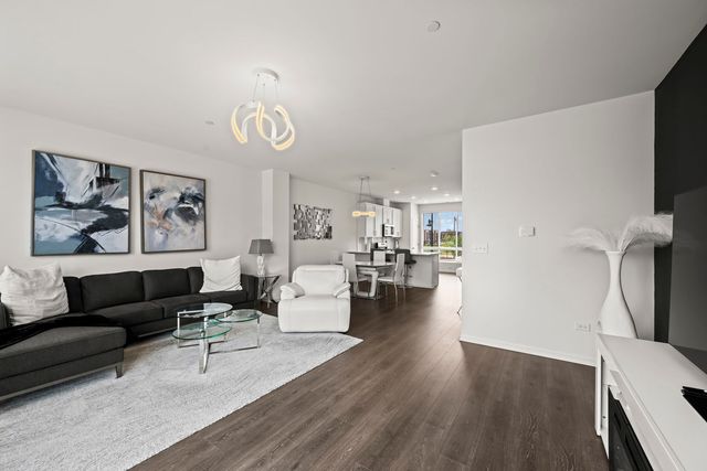 2325 Venture Drive, Schaumburg, IL 60173