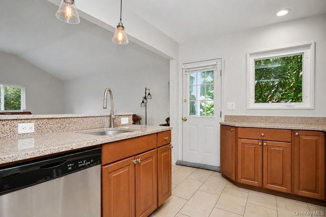 7 Tudor Place, Hartsdale, NY 10530