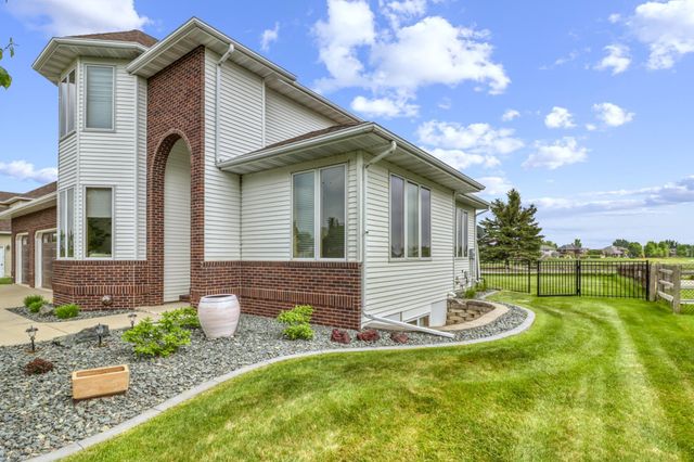 4744 Rose Creek Parkway S, Fargo, ND 58104