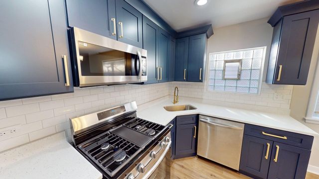 1021 W Vermont Avenue, Chicago, IL 60827