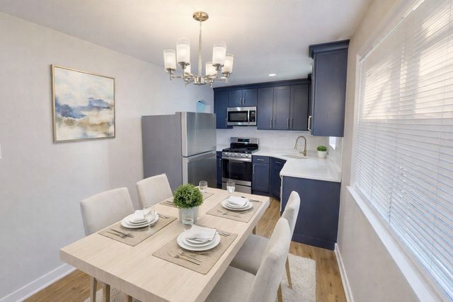 1021 W Vermont Avenue, Chicago, IL 60827