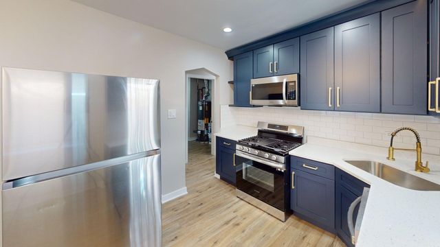 1021 W Vermont Avenue, Chicago, IL 60827