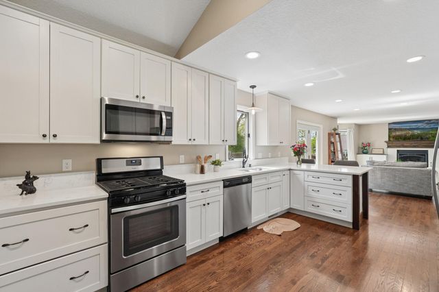 12054 Gantry Lane, Apple Valley, MN 55124