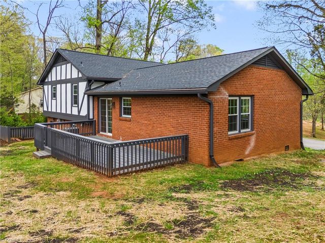2154 Foxhunter Court, Winston-salem, NC 27106