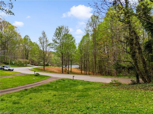 2154 Foxhunter Court, Winston-salem, NC 27106