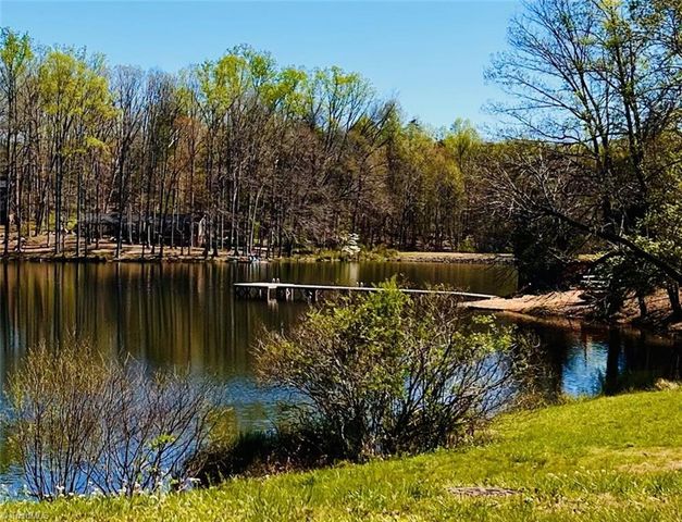 2154 Foxhunter Court, Winston-salem, NC 27106
