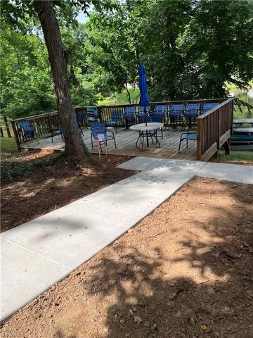2154 Foxhunter Court, Winston-salem, NC 27106