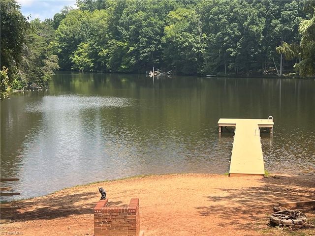2154 Foxhunter Court, Winston-salem, NC 27106