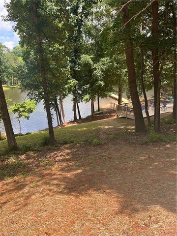 2154 Foxhunter Court, Winston-salem, NC 27106