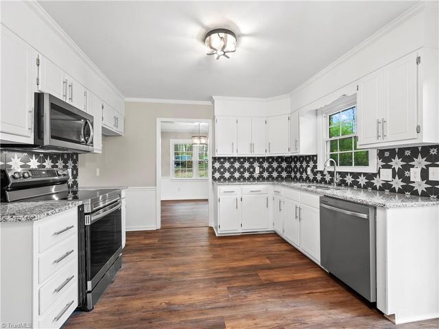 2154 Foxhunter Court, Winston-salem, NC 27106