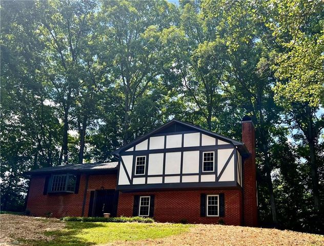 2154 Foxhunter Court, Winston-salem, NC 27106