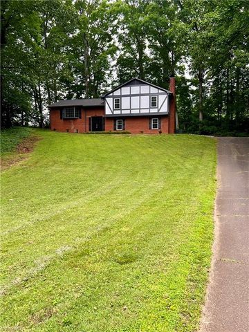 2154 Foxhunter Court, Winston-salem, NC 27106