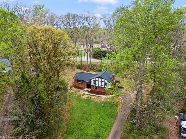 2154 Foxhunter Court, Winston-salem, NC 27106