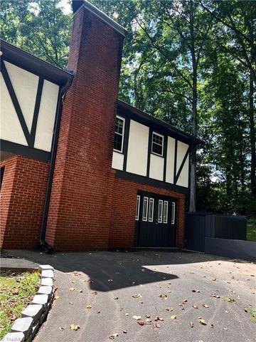 2154 Foxhunter Court, Winston-salem, NC 27106