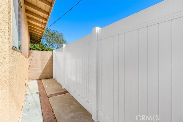 16640 Los Alimos Street, Granada Hills (los Angeles), CA 91344