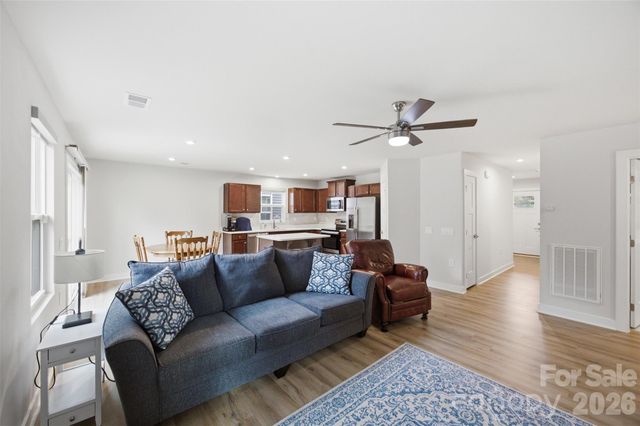 4104 Mackinnon Drive, Charlotte, NC 28214