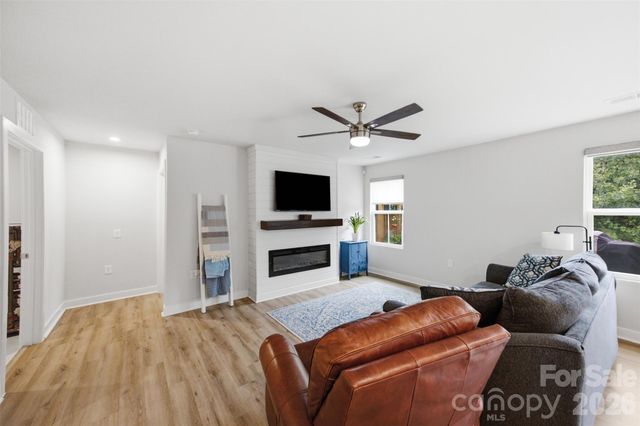 4104 Mackinnon Drive, Charlotte, NC 28214