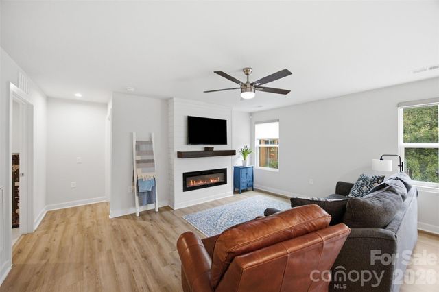 4104 Mackinnon Drive, Charlotte, NC 28214