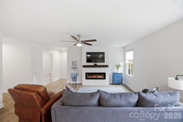 4104 Mackinnon Drive, Charlotte, NC 28214