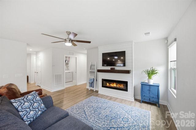 4104 Mackinnon Drive, Charlotte, NC 28214